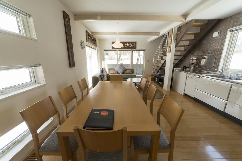 Niseko Central - Mori Houses Куттян Экстерьер фото